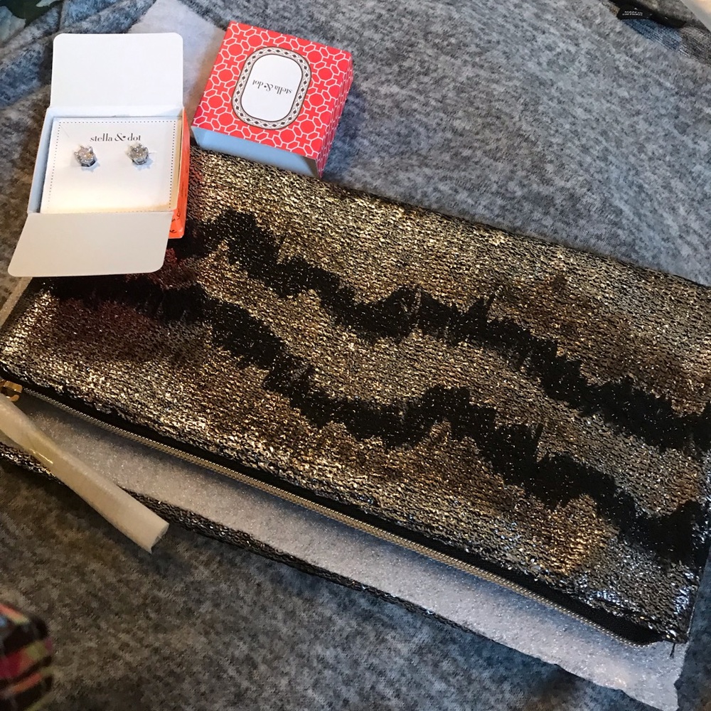 NIP Stella& Dot Clutch & earrings